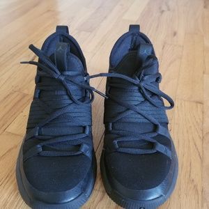 Boys Air Jordan Training Shoes- Sz 6Y- Worn once!